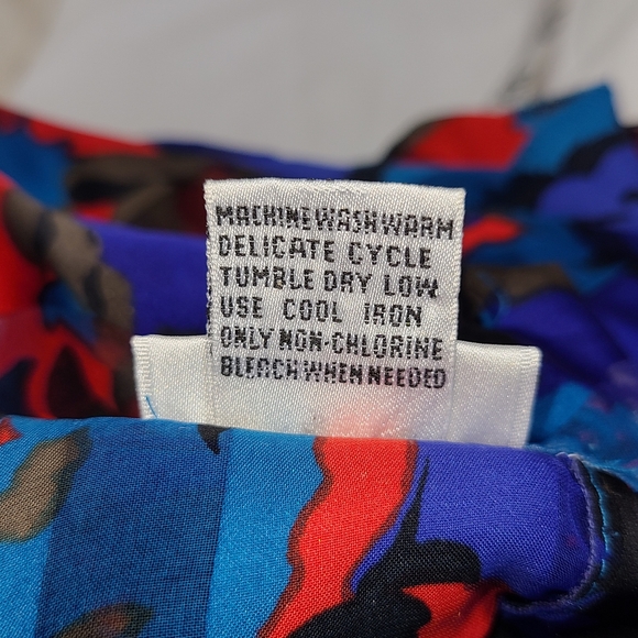 1980's Abstract Stripe turtleneck Blouse - Picture 15 of 16